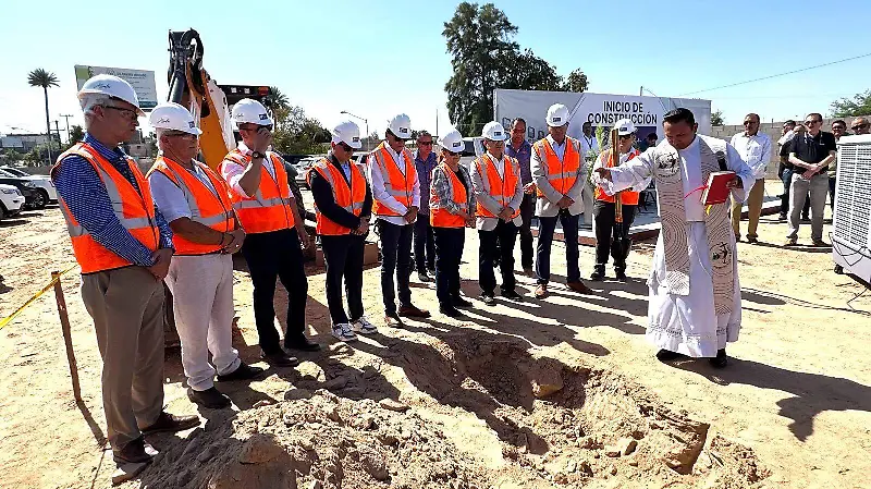 Colocación de la primera piedra de nuevo hotel en San Luis 